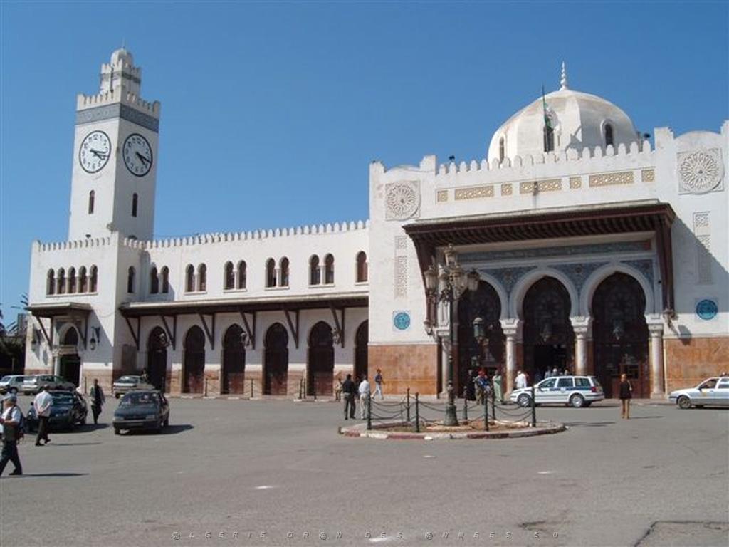 06 2006 ORAN LA GARE 01.jpg
